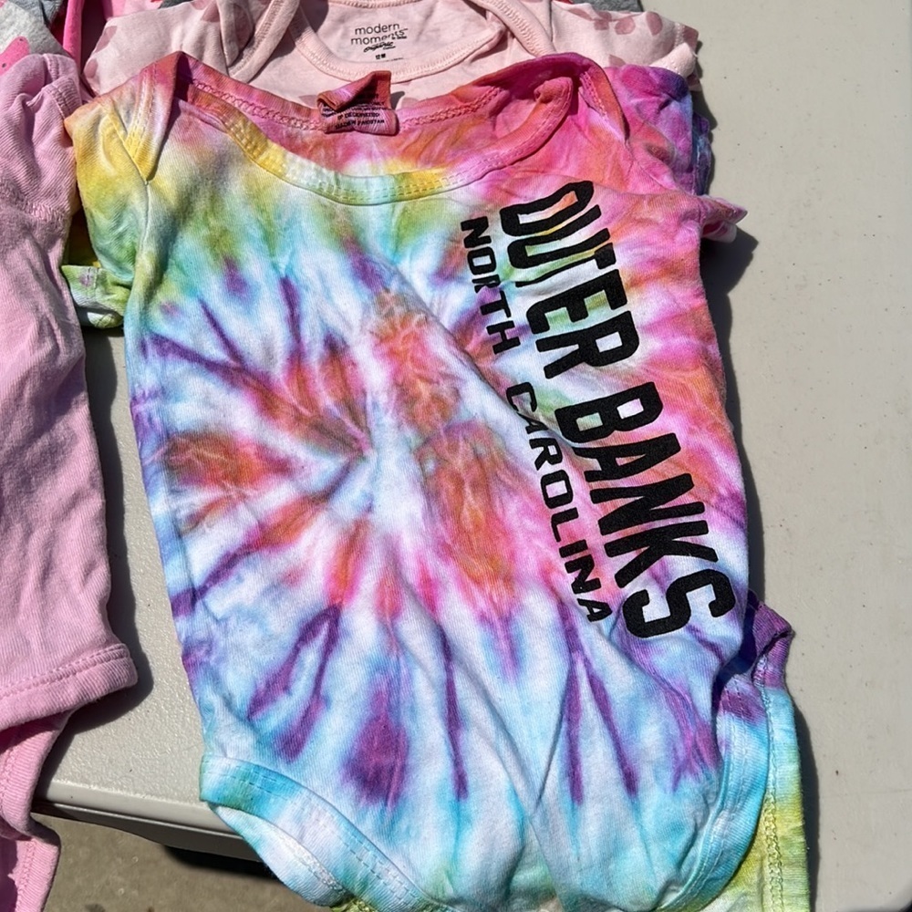 Lot of 12 girls Onesies - Picture 3 of 13